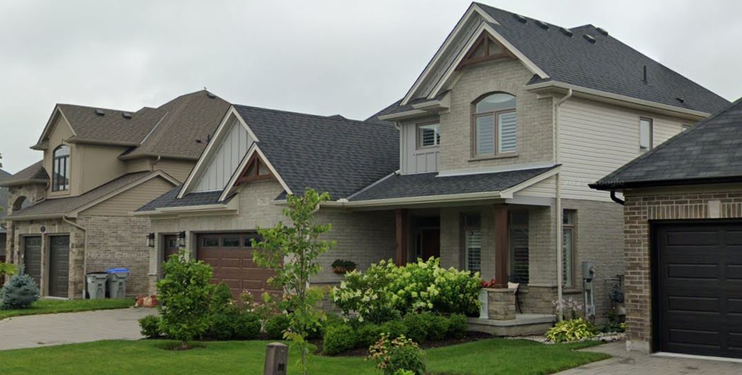 735 Radisson_Exterior Pic 01